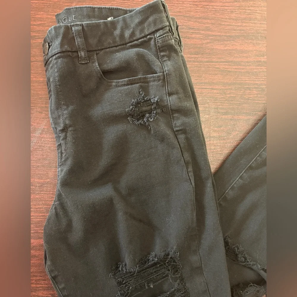 American Eagle women’s size 14 black distressed jeans - Picture 2 of 4